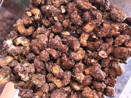 Castanha de caju caramelizada com chocolate - 100g